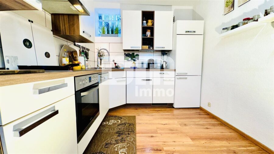 (R)eserviert!Stilvoll modernisiertes Einfamilienhaus mit Garage + Nebengebäude und Terrasse - EG Küche mit Einbauküche